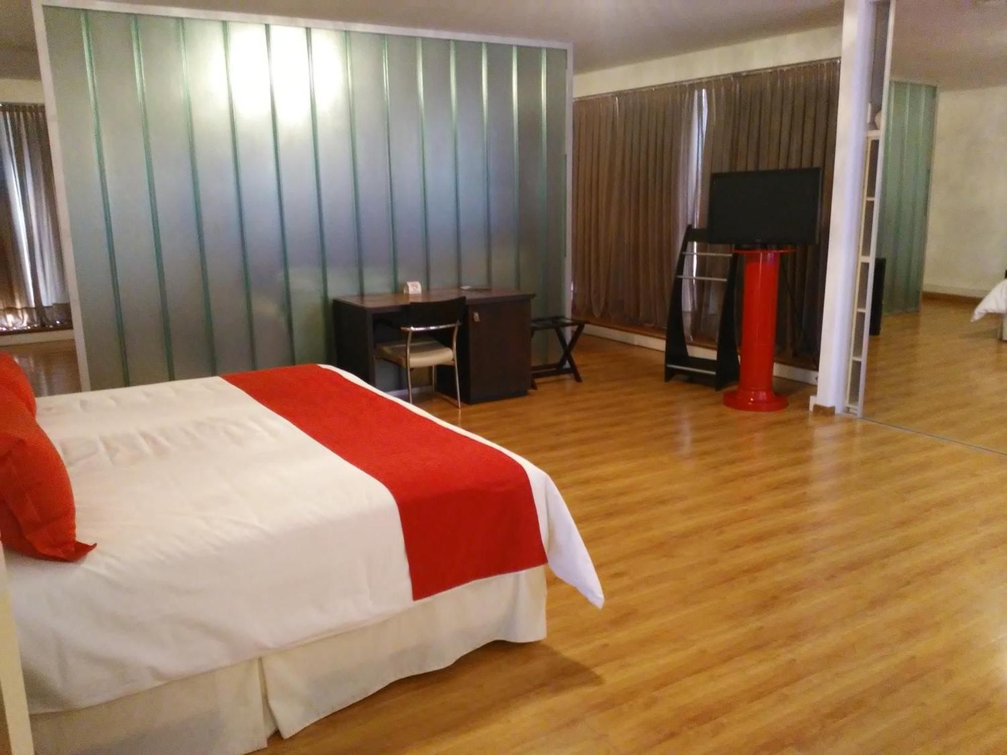 Global Hotel Сентенарио Екстериор снимка