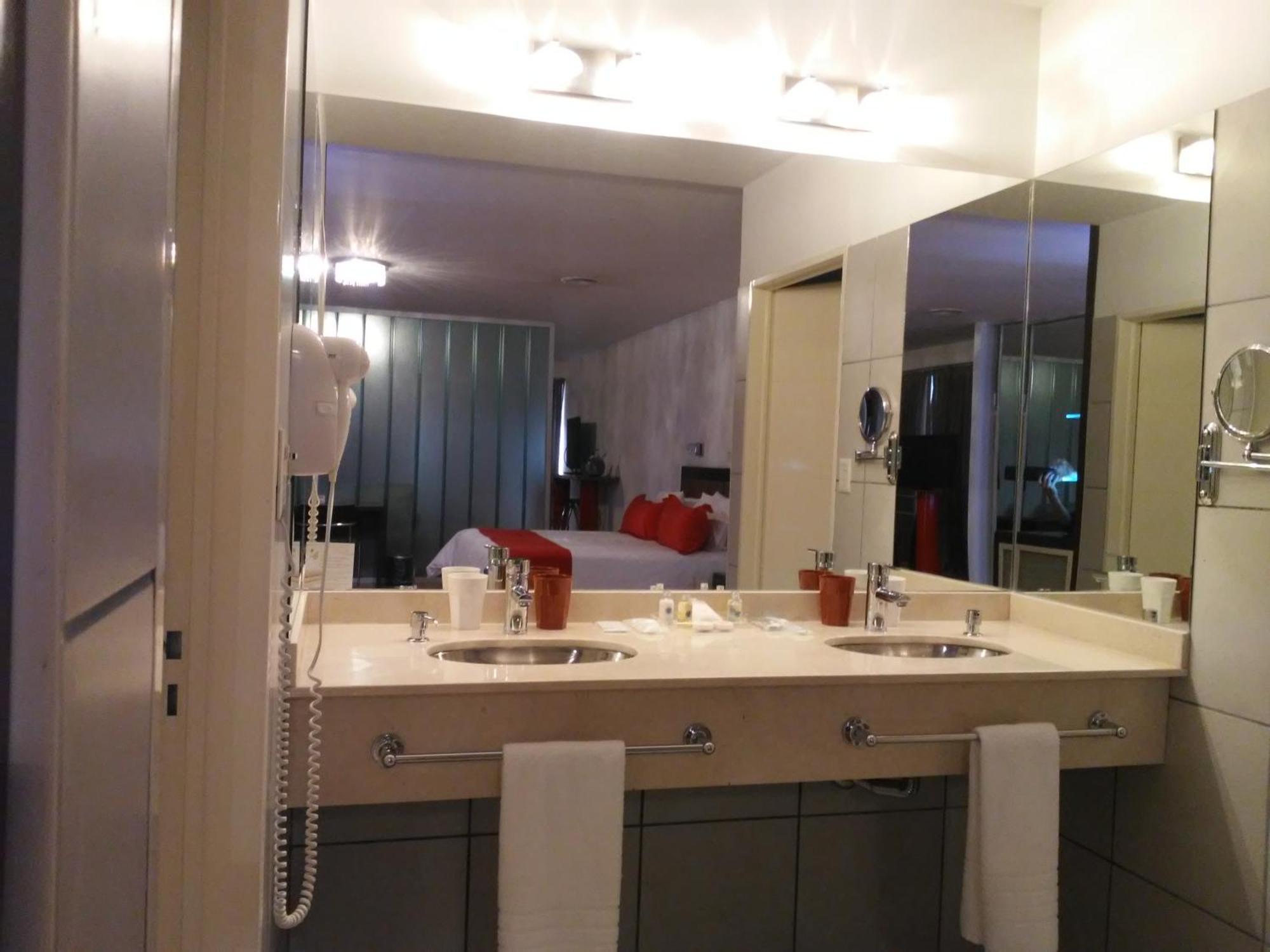 Global Hotel Сентенарио Екстериор снимка