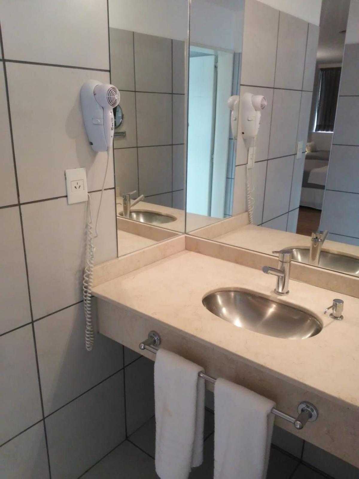 Global Hotel Сентенарио Екстериор снимка