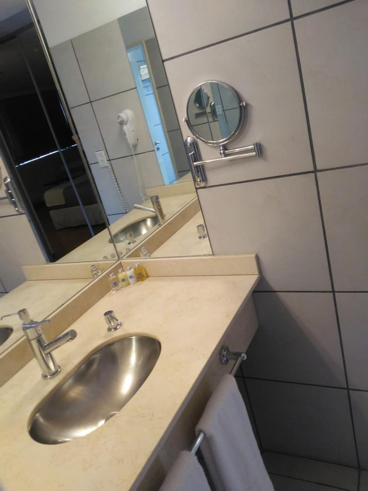 Global Hotel Сентенарио Екстериор снимка