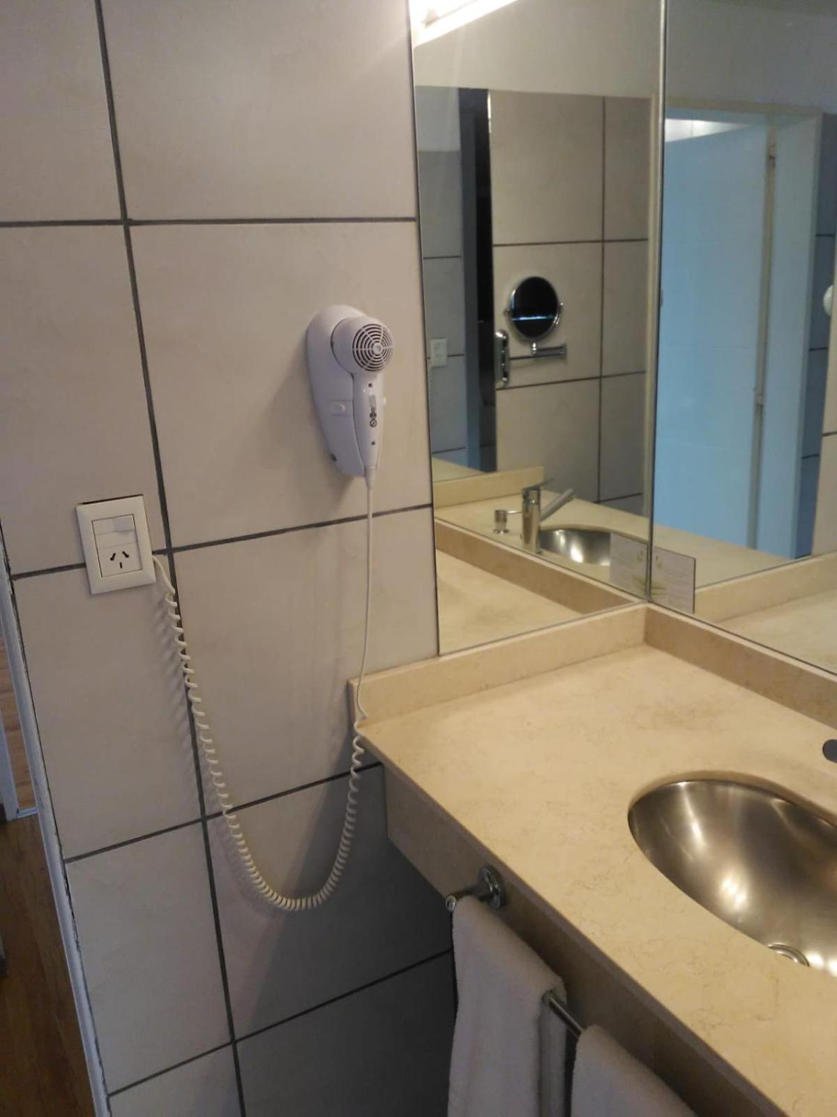 Global Hotel Сентенарио Екстериор снимка